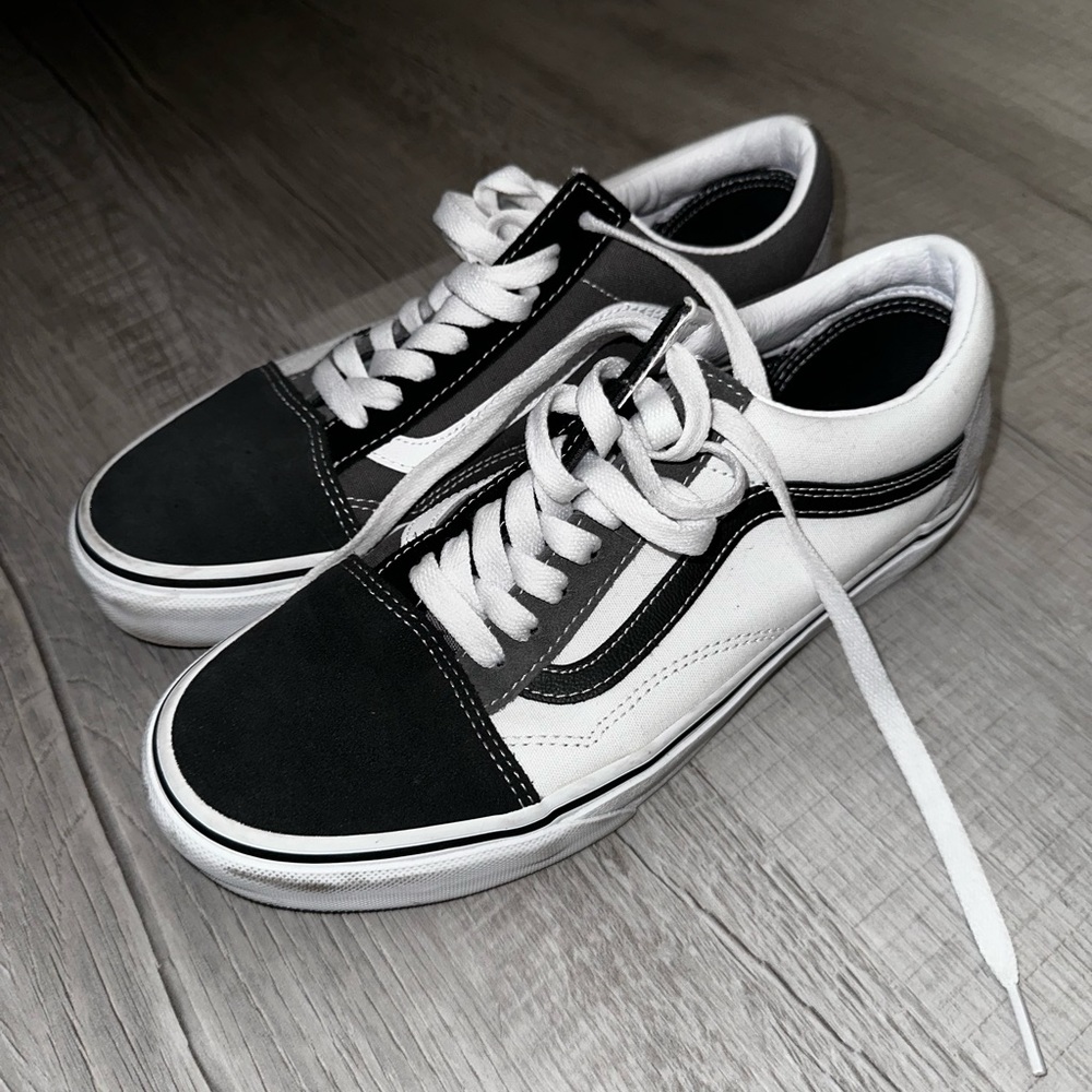 Grey black and white classic ward lo vans women’s size 8.5 men’s size 7